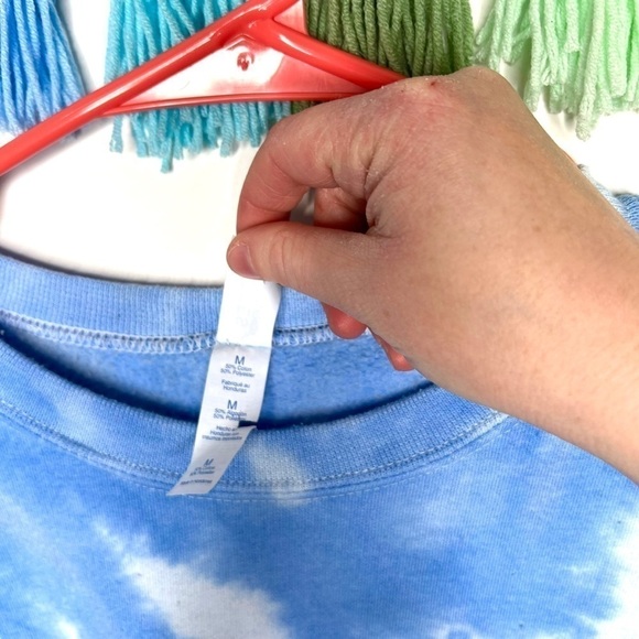 Baby It’s Cold Outside Blue Tie Dye Cozy Crewneck Pullover Sweatshirt Medium - Picture 7 of 12